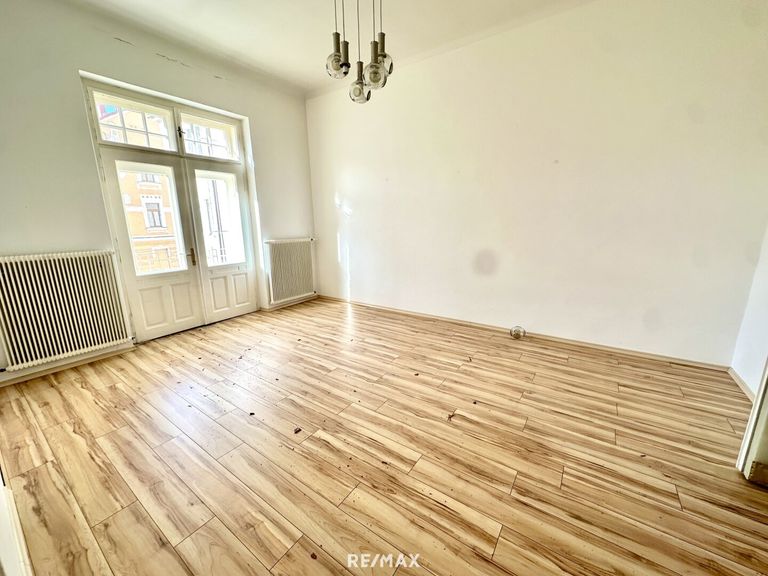 Büro/ Warteraum mit Balkon
