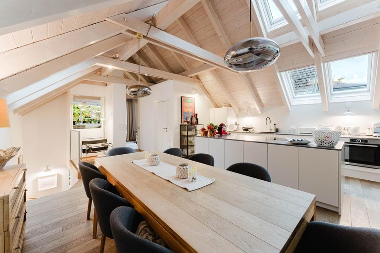 Wohnküche mit Esstisch