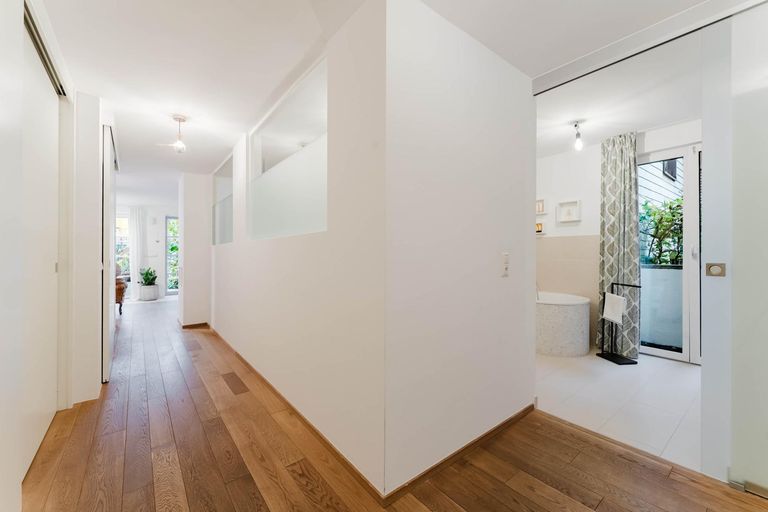 Vorraum mit Blick Bad und Flur