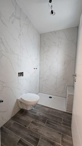 12 Dusche/Toilette - EG