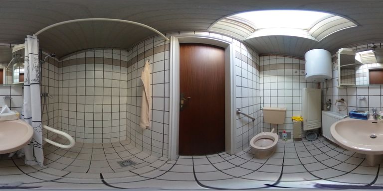 4 Badezimmer