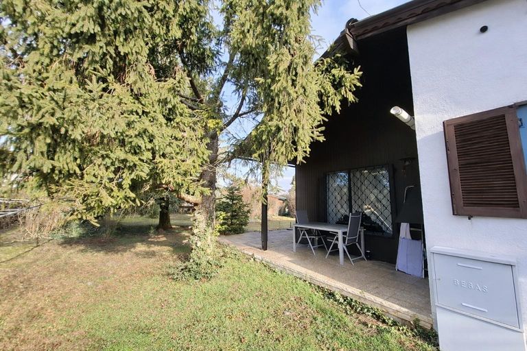 seitliche Terrasse, überacht