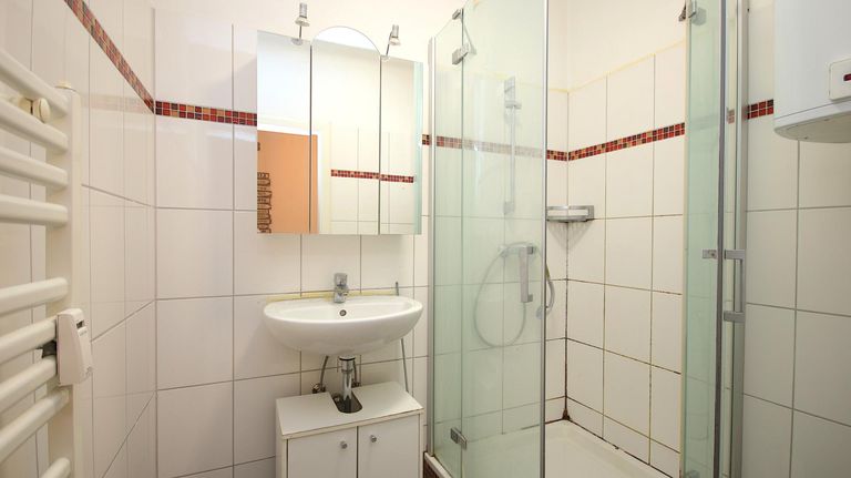 Badezimmer mit Waschmaschinenanschluss