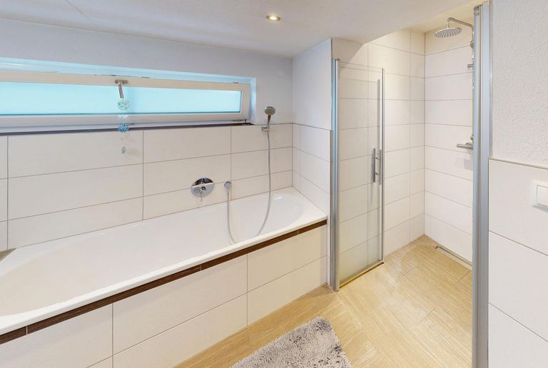 Nassereith - Haus OG - Badezimmer