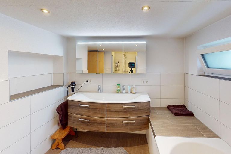 Nassereith - Haus OG - Badezimmer