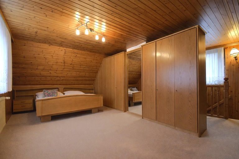 Bild 8, Schlafzimmer_OG