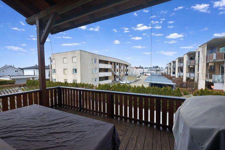Überdachter Balkon mit Weitblick