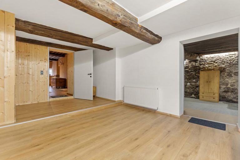 Zimmer mit Zugang zum Vorraum