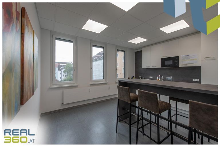 Küche mit Sitzgelegenheiten 3.OG