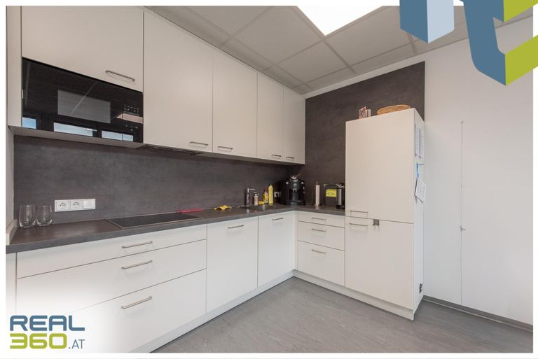 Küche mit Sitzmöglichkeiten