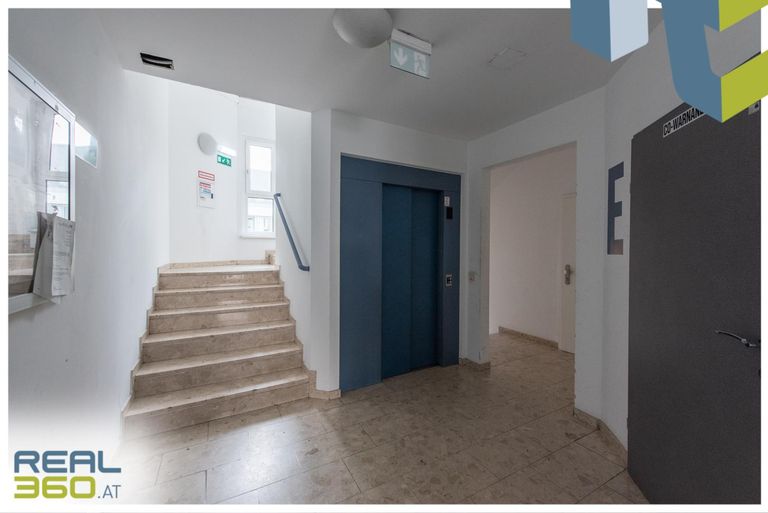 Stiegenhaus inkl. Lift