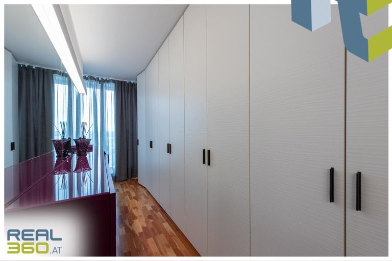 Schrankraum bei Masterbedroom