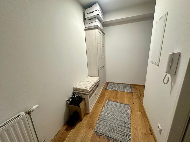 Vorraum ETW Feldkirchen immoresch exklusiv