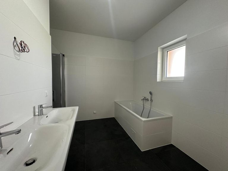 Badezimmer Ansicht 2