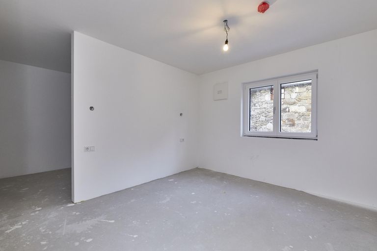 Zimmer mit Schrankraum