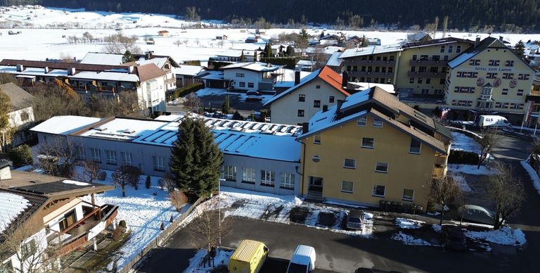 Tarrenz - Bürogebäude - Drohnenansicht
