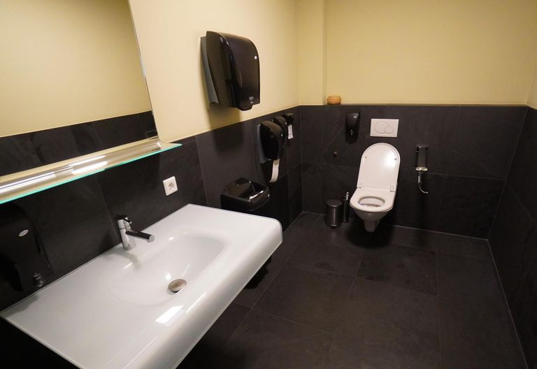 Tarrenz - Bürogebäude - WC