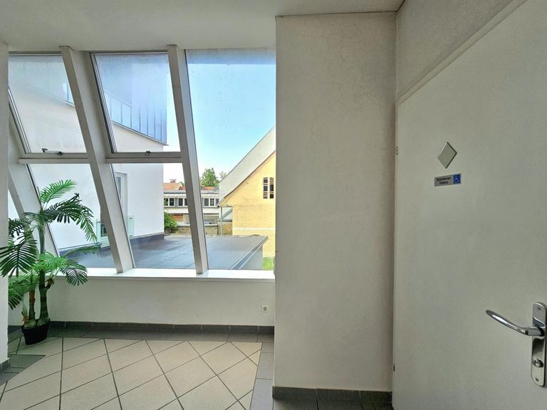 Vorraum mit Behinderten-WC