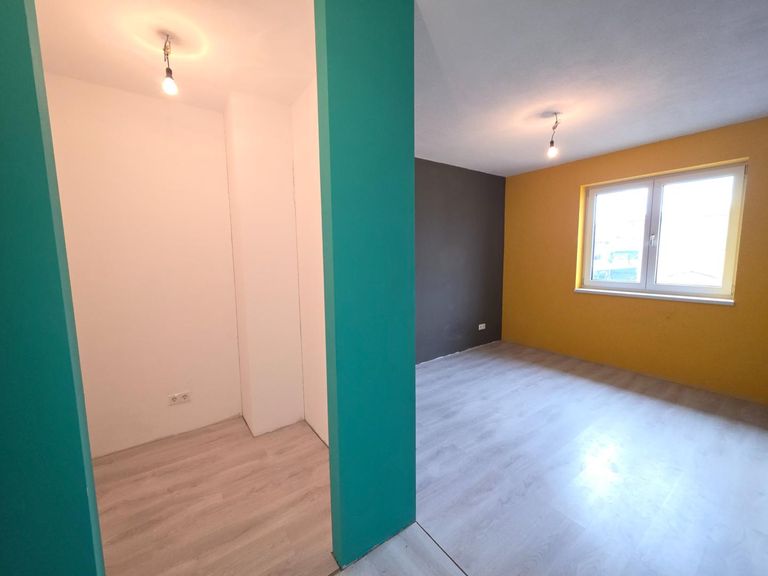 Schlafzimmer mit Schrankraum