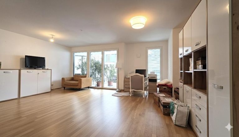 großzügiges Wohnzimmer