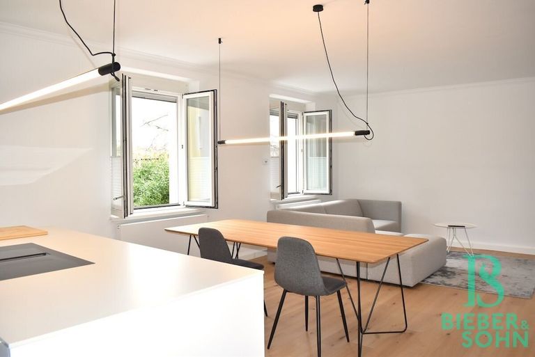 Essbereich und Wohnzimmer