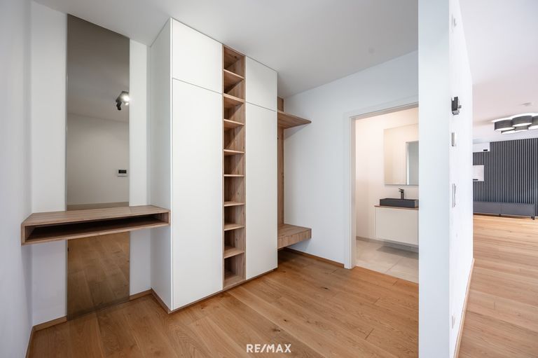 Vorraum mit Blick Gäste-WC