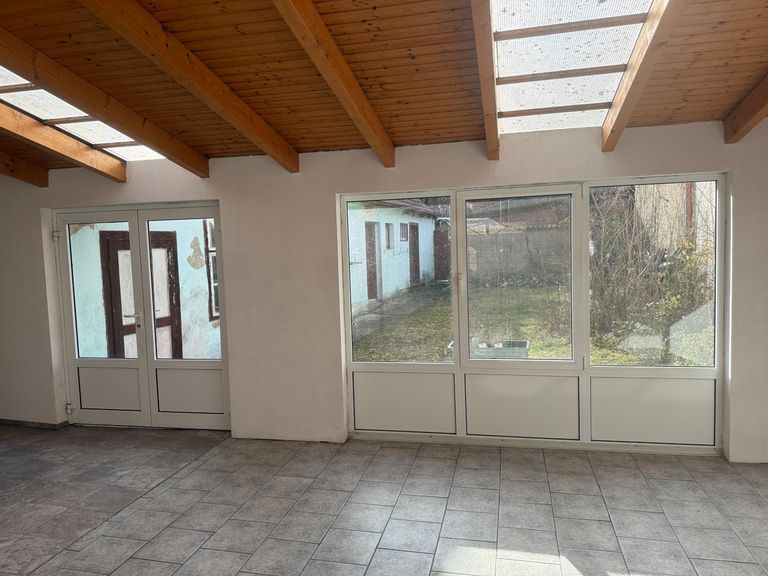 Wintergarten: Blick in den Garten