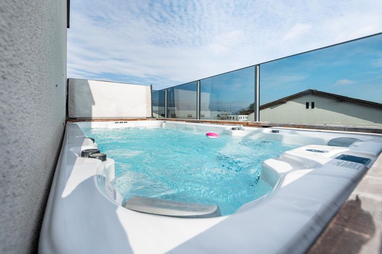 Swim-Spa mit Whirlfunktion