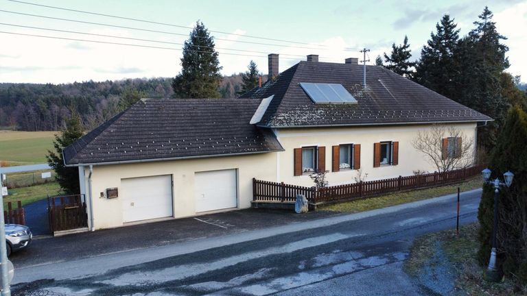 Haus andere Ansicht Garage