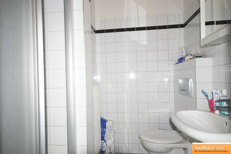 Bad mit Dusche & Wc  (Foto vor der letzten Vermietung)