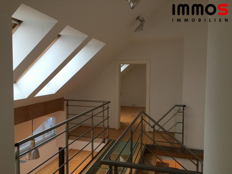 Übergang mit Glasboden im OG