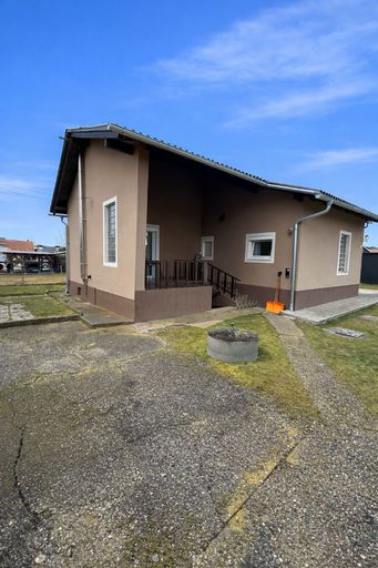 0E98A979-8B56-47A1-AA77-74DB5D767069