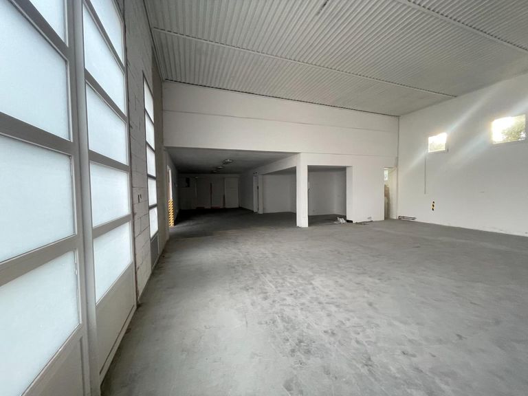 großzügige Hallenflächen