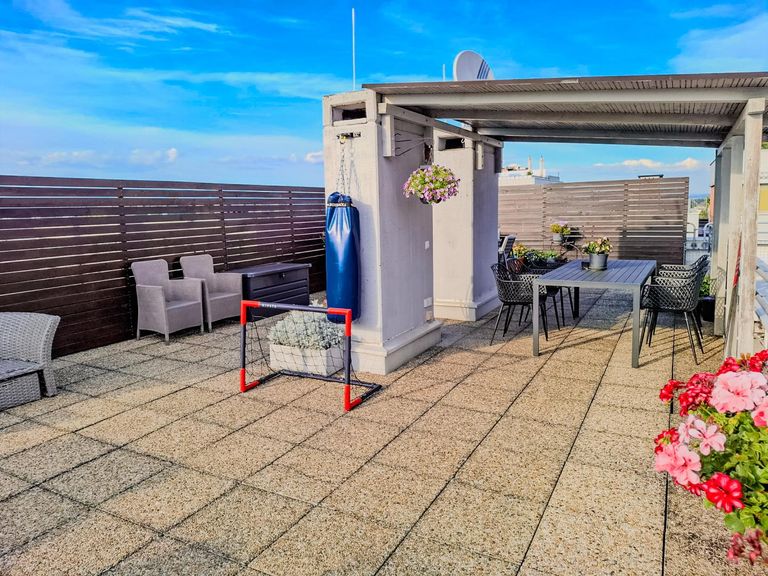 Dachterrasse 8