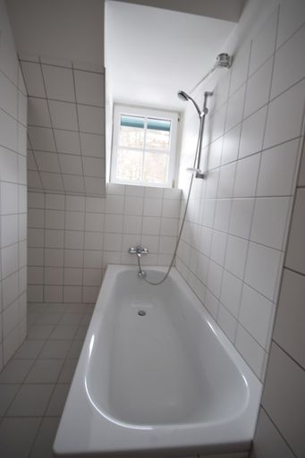 Badezimmer - 2 Zimmer Dachgeschoss Wohnung Miete Parsch Salzburg