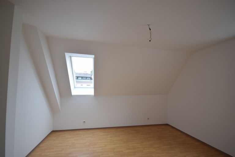 Schlafbereich - 2 Zimmer Dachgeschoss Wohnung Miete Parsch Salzburg