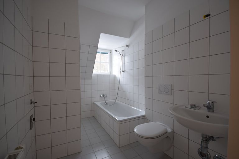 Badezimmer - 2 Zimmer Dachgeschoss Wohnung Miete Parsch Salzburg