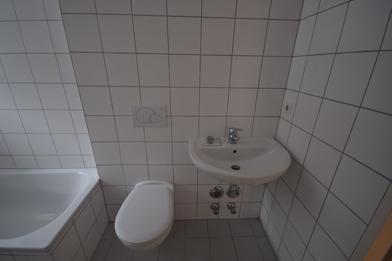 Badezimmer - 2 Zimmer Dachgeschoss Wohnung Miete Parsch Salzburg