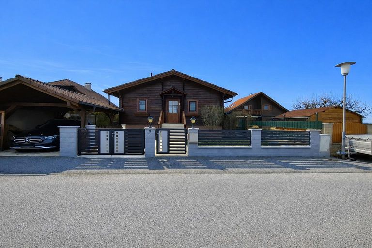 Straßenansicht