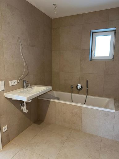 Bad + Badewanne