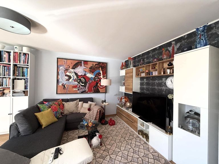 Wohnzimmer in bewohntem Zustand