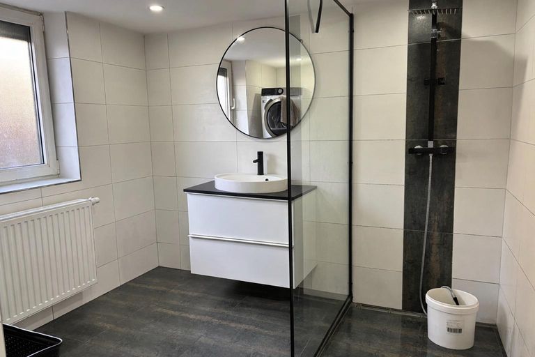 8_Badezimmer_KI geräumt