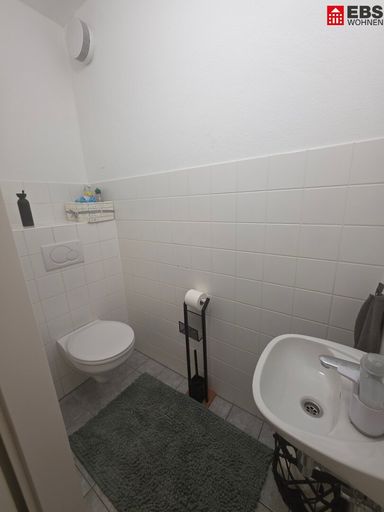 WC mit extra Waschbecken