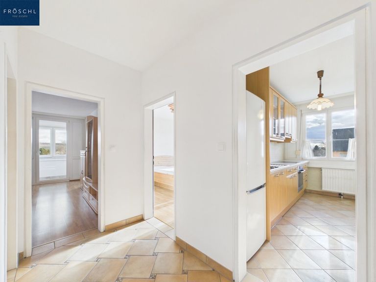 Blick vom Gang in Küche, SZ1 und Wohnzimmer