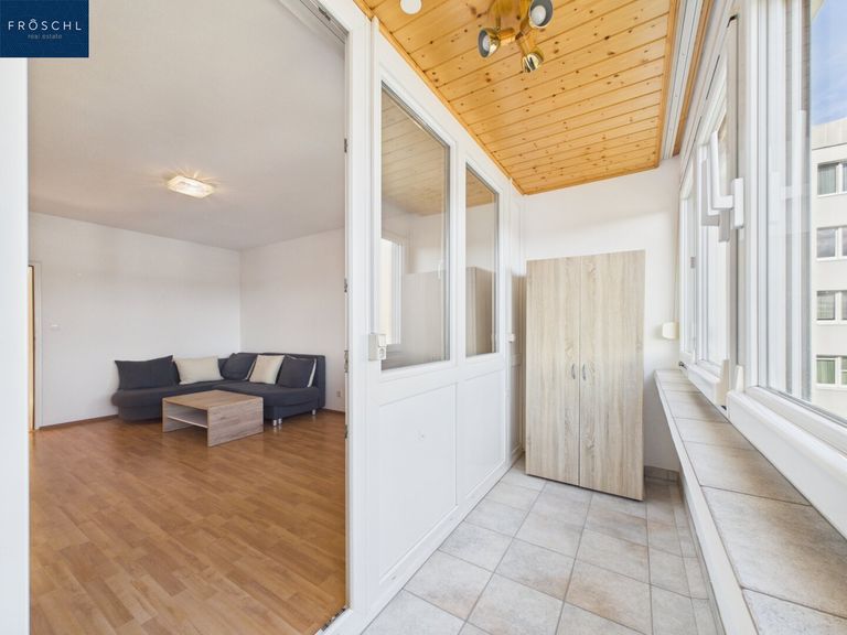 Blick von der Loggia ins Wohnzimmer