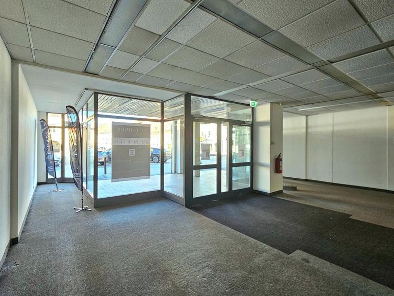 verglaster Eingangsbereich