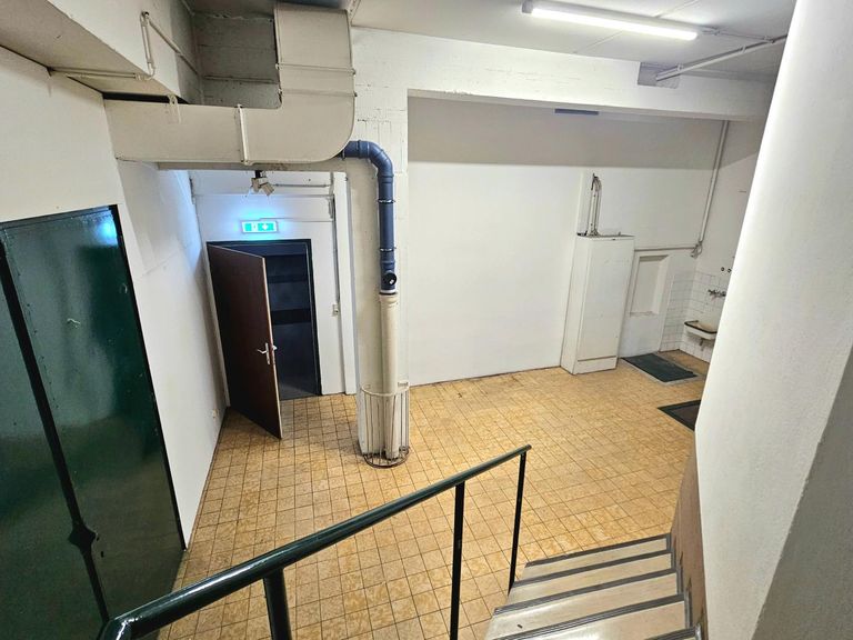 Stiege zum Personalraum und den WCs