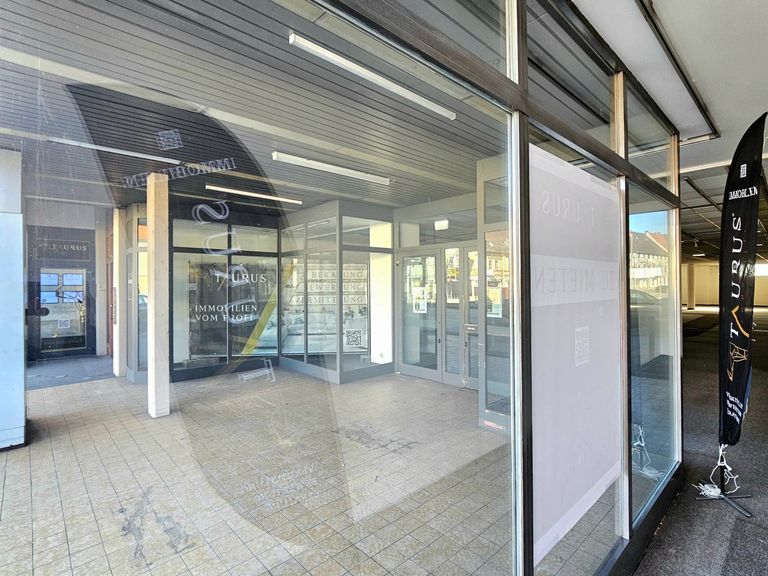 verglaster Bereich beim Eingang