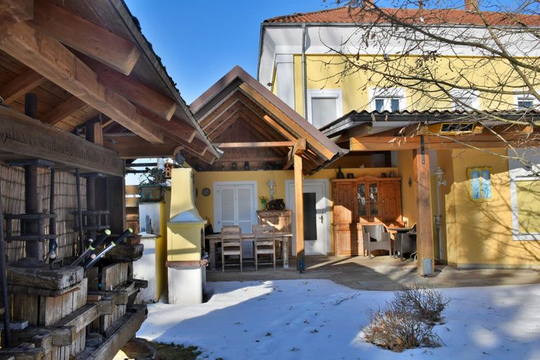 Überdachter Sitzbereich südost