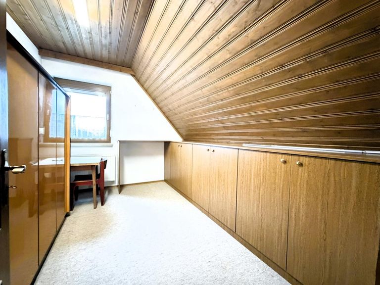 20 OG Zimmer Schrankraum